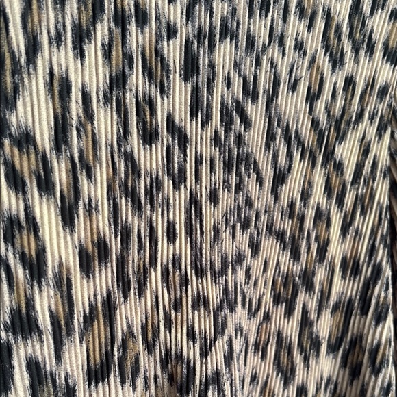 Adrianna Papell pleated leopard print blouse - Picture 7 of 10